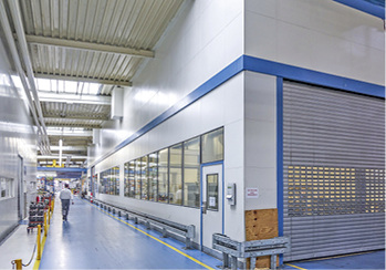 Die Systemraumexperten erstellten bereits 2006 bei KBA einen Messraum der 
Klasse 2, an den der Maschinenraum direkt angebaut wurde.

