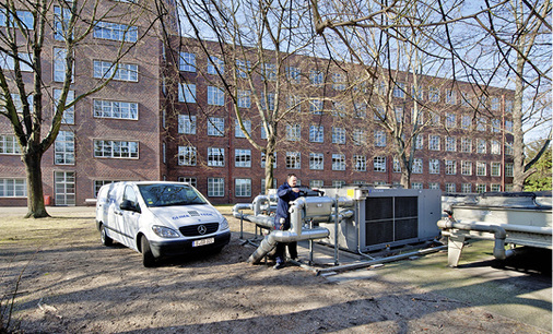 2006 wurde Climatech Berlin gegründet. Mit derzeit 30 Mitarbeitern werden 
nicht nur in Deutschland, sondern europaweit Aufträge ausgeführt. Im Bild: 
Eine von Climatech errichtete kältetechnische Anlage (240 kW) zur 
Serverkühlung bei Siemens Healthcare…