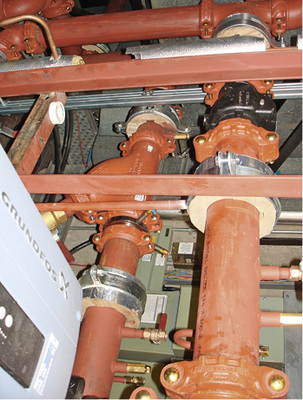 Der enge architektonische Aufbau der Geräteräume in historischen Bauten 
verlangt zuverlässige, kosteneffektive Konzepte, die außerdem platzsparend 
sind.“

