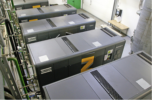 In der Kompressoren-Station arbeiten insgesamt fünf ölfrei verdichtende 
Schraubenkompressoren von Atlas Copco. Im Normalfall sind drei bis vier davon 
in Betrieb.

