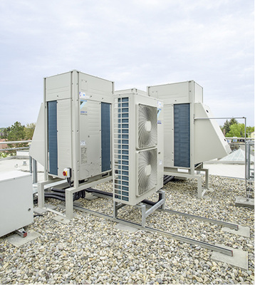 Mit der VRV IV Heat Recovery von Daikin, die auf dem Dach des Hotel Bomonti 
steht, ist durch Wärmerückgewinnung gleichzeitiges Heizen und Kühlen 
möglich.

