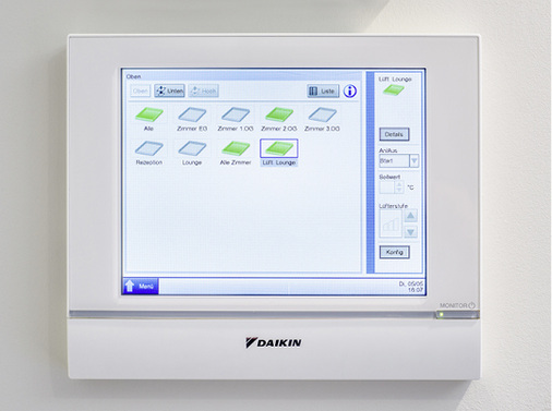 Zentral gesteuert wird das System vom Empfang aus über den intelligent Touch 
Manager“.

