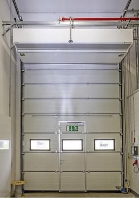 
Auch das Tor des Warenausgangs ist durch eine Luftschleieranlage geschützt.

