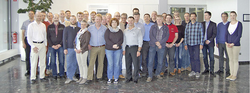 Gruppenbild mit Damen im Entree von Danfoss Deutschland in Offenbach

