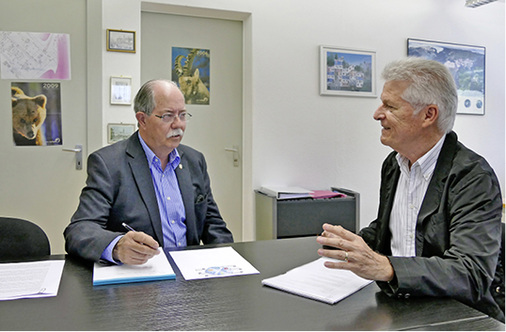 Die hygienischen Vorgaben an die Trinkwassererwärmung erfordern, speziell 
auch bei Wärmepumpen, eine neue Denkweise bei der Systemwahl und 
Dimensionierung. Peter Hubacher, Schweizer Wärmepumpendoktor (links) im 
Gespräch mit Wolfgang Schmid,…