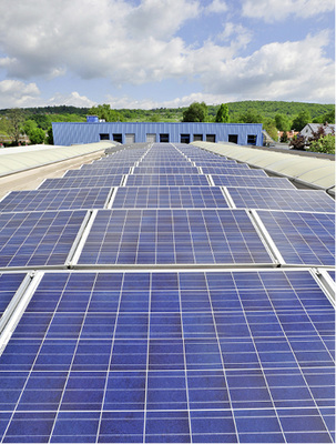 Mit einer Photovoltaik-Anlage auf dem Dach wird eigener Strom erzeugt.

