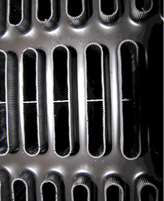 Bild 5: Die Oberfläche des Wärmeübertragers ist mikroskopisch gesehen ein 
extrem glatter Werkstoff und reinigt sich selbst.

