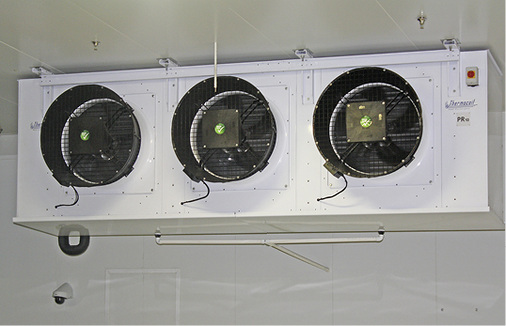 Bild 2: In jedem Luftkühler arbeiten drei EC-Axialventilatoren der 
Baugröße 800, auf die der Diffusor AxiTop aufgesetzt ist.


