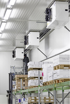 Im Lagerbereich sind insgesamt sechs Hochleistungsverdampfer in kubischer 
Bauform des Herstellers Güntner installiert.

