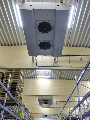 
Ungewöhnlich: Holzleimbinder in einer industriell genutzten Halle

 - © DR

