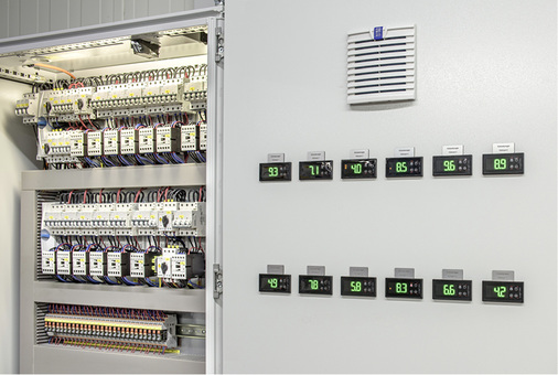 Die Steuerung ist das Herzstück der Lagerhalle. Sie sorgt für die ideale 
Temperatur der Räume, abgestimmt auf die jeweilige Käsesorte.


