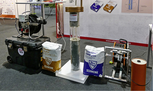 Bei der Suche der Wissenschaftler nach besseren Verfüllbaustoffen arbeitet 
die Zementindustrie aktiv mit. Magnetisch dotierte Spezialmörtel werden 
favorisiert.

