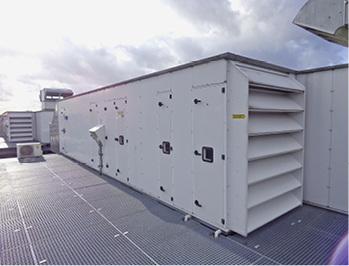 Diese Lüftungsanlage in einem Einkaufscenter wurde mit einer neuen Regelung 
und effizienten Motoren saniert.

