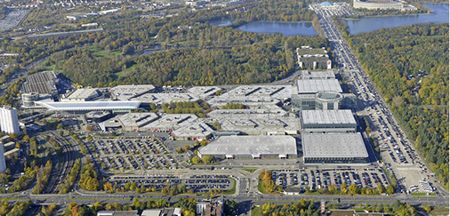 Gelände der NürnbergMesse. Auf dem Parkplatz unten links entsteht die neue 
Halle 3 C.

