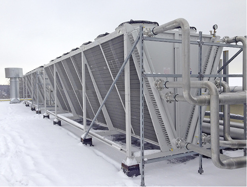 Im Winter wird die gesamte Abwärme der Kompressoren für Heizzwecke 
eingesetzt, im Sommer wird die nicht benötigte Wärme über einen 
Verflüssiger V-SHAPE Vario des Typs GVD von Güntner sowie drei 
Flüssigkeitskühler/Rückkühler V-SHAPE Vario des Typs GFD…