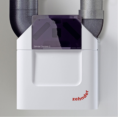 Das zentrale Komfort-Lüftungsgerät ComfoAir Q ersetzt zukünftig die 
Baureihe ComfoAir 350/550. Mit bis zu 10 Prozent weniger Stromverbrauch 
als Vorgängermodelle erreicht es eine bis zu 5 Prozent höhere 
Wärmerückgewinnung.

