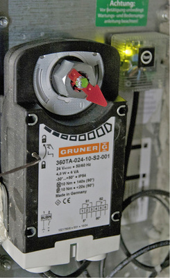 
Um den hohen Temperaturen widerstehen zu können, sind in den Stellantrieben 
alle wichtigen Bauteile aus Stahl geformt. So erträgt die Anlage auch 
100 °C über längere Zeit, ohne Drehmoment einzubüßen.

