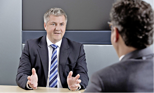 Michael Lechte: Wer sich heute für ein System mit R410A entscheidet, kann 
dies in der Gewissheit tun, dass er über die Lebensdauer der Anlage ein 
Kältemittel einsetzt, das alle gesetzlichen Auflagen erfüllt und weder 
brennbar noch hochgiftig ist.“

