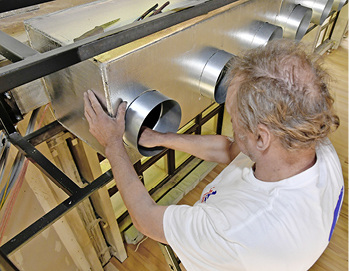 Dank des anpassungsfähigen Materials lassen sich die Luftauslässe schnell 
und einfach gestalten.

