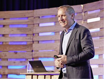 Sportpsychologe und Management-Coach Prof. Dr. Hans-Dieter Hermann 
begeisterte das Publikum mit einem kurzweiligen Vortrag zum Thema: Einfach 
machen? Wie Unternehmen Ziele erreichen und was man darüber vom 
Hochleistungs-Mannschaftssport lernen kann“.

