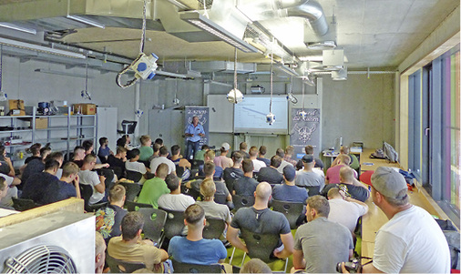 Nach dem Umzug in den klimatisierten Raum konnten sich alle besser 
konzentrieren.

