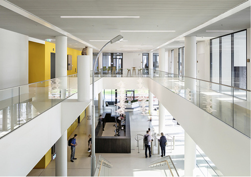 
Die Heiz- und Kühldecken Varicool Uni aus Gipskarton erfüllten im 
Empfangsbereich hohe gestalterische Anforderungen.

