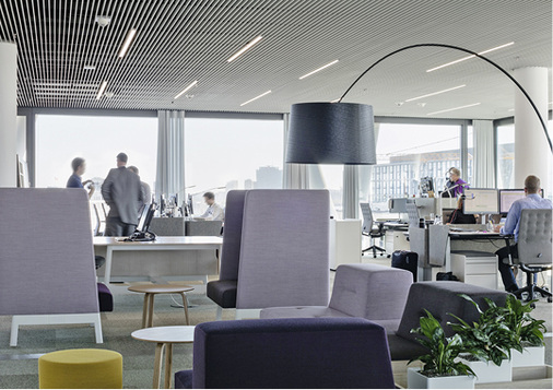 
Die Grundlasten des Objekts werden durch die in den Kernbereichen 
installierte Bauteilaktivierung Batiso abgedeckt. In den Außenzonen der 
Bürobereiche heizen oder kühlen dann zusätzlich freihängende 
Metalldeckensegel Varicool Spectra individuell und…