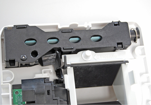 Bedarfsgeführte Abluftelemente sind mit einem Sensor ausgestattet, der 
mechanisch die relative Raumluftfeuchte erfasst und die Klappenstellung des 
Elements automatisch öffnet oder schließt.

