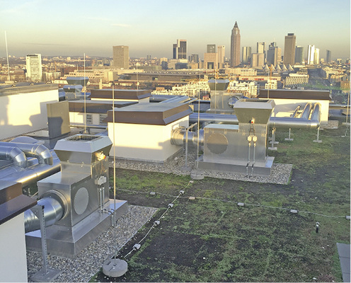 An den EC-Lüftungsgeräten werden die Abluftleitungen zusammengeführt und 
angeschlossen.

