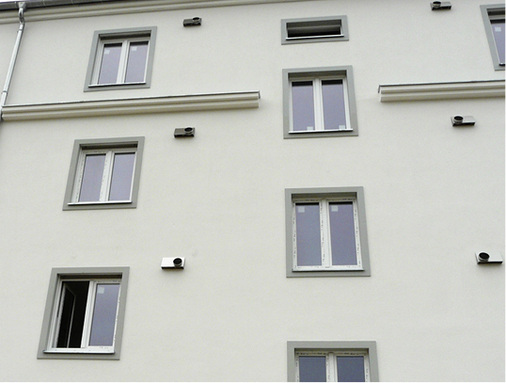 Die Kombiwandstutzen KWH 16 L / R integrieren sich stilvoll in die 
Außenfassade der Stadtvillen.

