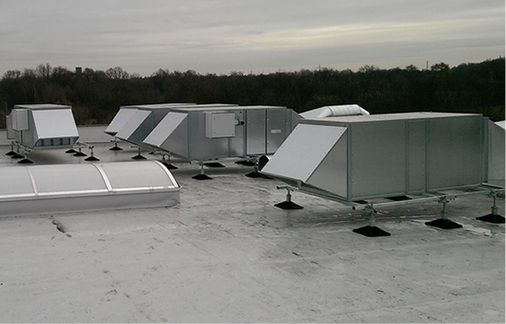 Hier wurden die Ventilatoren räumlich von den Druckmodulen an den Toren 
getrennt. Die modulare Bauweise verhindert hohe Reparaturkosten.

