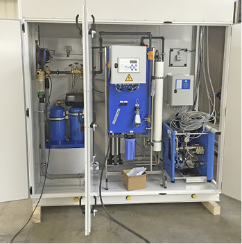 Wasserenthärtung, Umkehrosmose und Befeuchter-Pumpenstation (v. l., 
Innenaufstellung)

