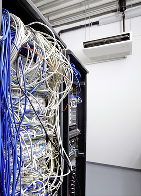 
Standardmäßig werden Deckenunterbau- (im Bild) oder Kassettenklimageräte 
eingesetzt.

