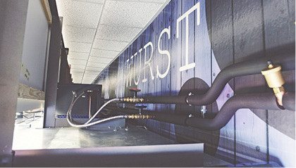 
Die Ko-Mod-Boxen werden in den NP-Märkten direkt auf den Wandkühlregalen 
montiert und ermöglichen eine individuelle Kühlung der einzelnen 
Kühlein-heiten. Erstmalig werden sie mit dem zukunfts-fähigen Kältemittel 
R455A betrieben.

