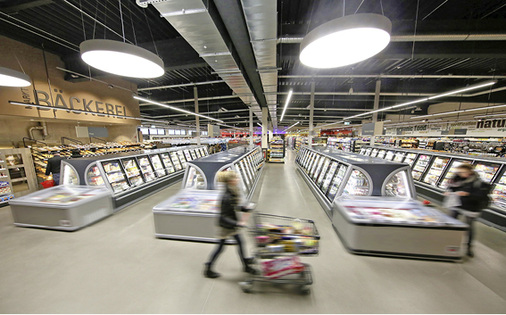 
Die halbhohen Tiefkühlschränke sorgen für viel Transparenz im Markt.


