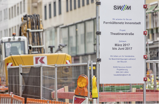 
Die Erweiterung des Münchner Fernkältenetzes reicht vom Odeonsplatz bis zum 
Tal“. Durch den Wegfall gebäudeinterner Kältezentralen in den 
Untergeschossen sowie der Rückkühler auf Dächern bzw. in Dachgeschossen 
entsteht zusätzlich nutzbarer Raum.

