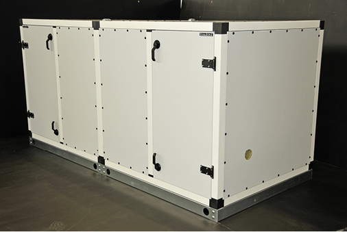 
Diese Musterbox wurde entsprechend EN 1886 gestaltet, in der es um die 
mechanischen Eigenschaften von RLT-Geräten geht.

