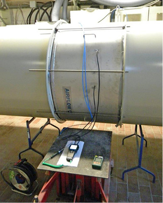 
Für den einwandfreien Einsatz der Messeinrichtung kalibrierten die Experten 
von Airflow und DMT das Gerät im extra gefertigten Windkanal mit 1,26 m 
Durchmesser.

