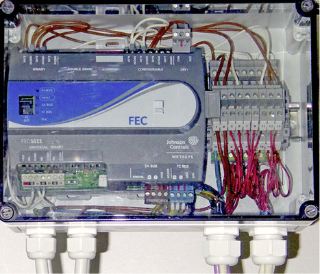 
Geöffnetes Gehäuse des BACnet-Knotens für das Automationssystem Metasys

