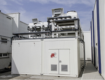 
Kondensatoren und Freikühler finden auf dem Contai-nerdach Platz.

