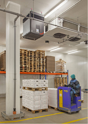 
Installiert wurden die Luftreinigungssysteme als Deckenmontage unmittelbar 
bei den Bereichen mit hoher Staubbelastung, um Partikel so dicht wie möglich 
am Entstehungsort aus der Luft zu filtern.

