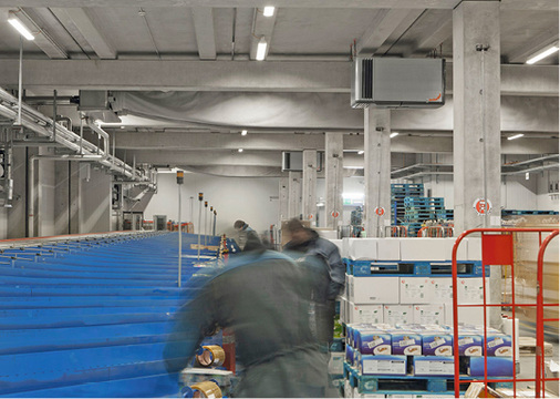 
Vor der Installation der Luftreinigungssysteme waren Förderbänder für die 
Konfektionierung sehr schnell durch Staub verschmutzt und mussten aufwendig 
gereinigt werden.

