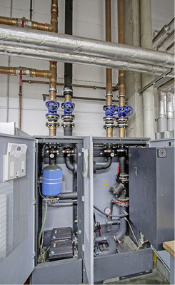 Blick in den Pumpenraum bei Aumüller mit den verbauten Grundfos-Pumpen


