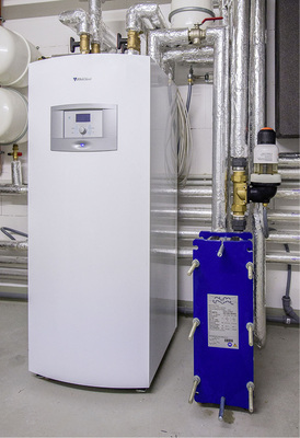 
Die Erdwärmepumpe Supraeco nutzt die ganzjährige Wärme des Grundwassers 
von durchschnittlich 7 bis 12 °C für das Beheizen des Gebäudes.

