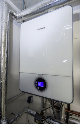 Mit seinen runden Ecken und der hochwertigen Glasfront hat das elegante 
Gas-Brennwertgerät Cerapur 9000i auch die Jury des iF Design Awards 
überzeugt.


