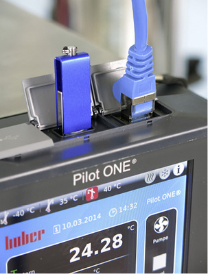 Umwälzkühlermodelle mit Regler Pilot One sind mit USB- und LAN-Anschlüssen 
für Fernsteuerung und Datenaufzeichnung ausgestattet.


 - © Peter Huber Kältemaschinenbau

