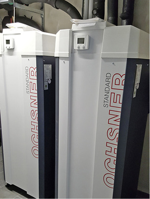 
Zwei Sole-Wärmepumpen beziehen die Energie für die Heizung und Kühlung 
einer Gesamtfläche von rund 1500 m
2
  aus Sole-Erdkollektoren, die rund um das Firmengelände verlegt sind.

