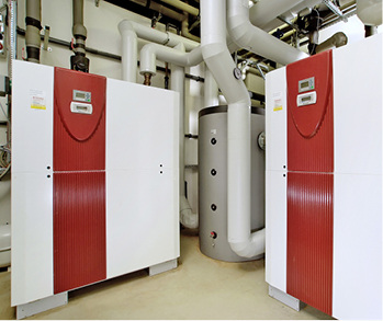 
Die beiden Wasser/Wasser-Wärmepumpen WI 100TU von Dimplex im Heizungskeller 
des Thermalbades benötigen keinen seitlichen Mindestabstand und bieten 
variable Anschlussmöglichkeiten an der Gehäuserückwand. Der Zugang für 
Servicearbeiten ist im dicht mit…