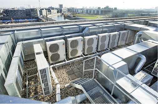 
Durch eine Kaskadierung von bis zu sechs Außeneinheiten (Mr.-Slim-Serie) 
lassen sich Leistungsbereiche von bis zu 132 kW Kälte- bzw. 162 kW 
Heizleistung abbilden.

