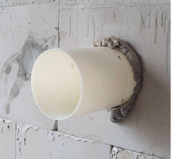 Auf der Baustelle werden die Lüftungskomponenten den jeweiligen 
Gegebenheiten angepasst.


